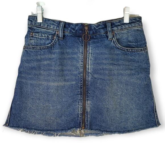 We The Free Zip It Up Denim Mini Skirt In Blue Size 27 BOHO - Picture 2 of 8